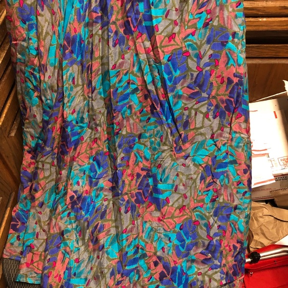 COPY - Vintage Chez Zvanni Silk Top & Skirt- 489 $35 or $30 w/offer - Picture 4 of 6